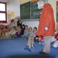 We go together regularly in classes. That's informative for the children and also good for the dog. 